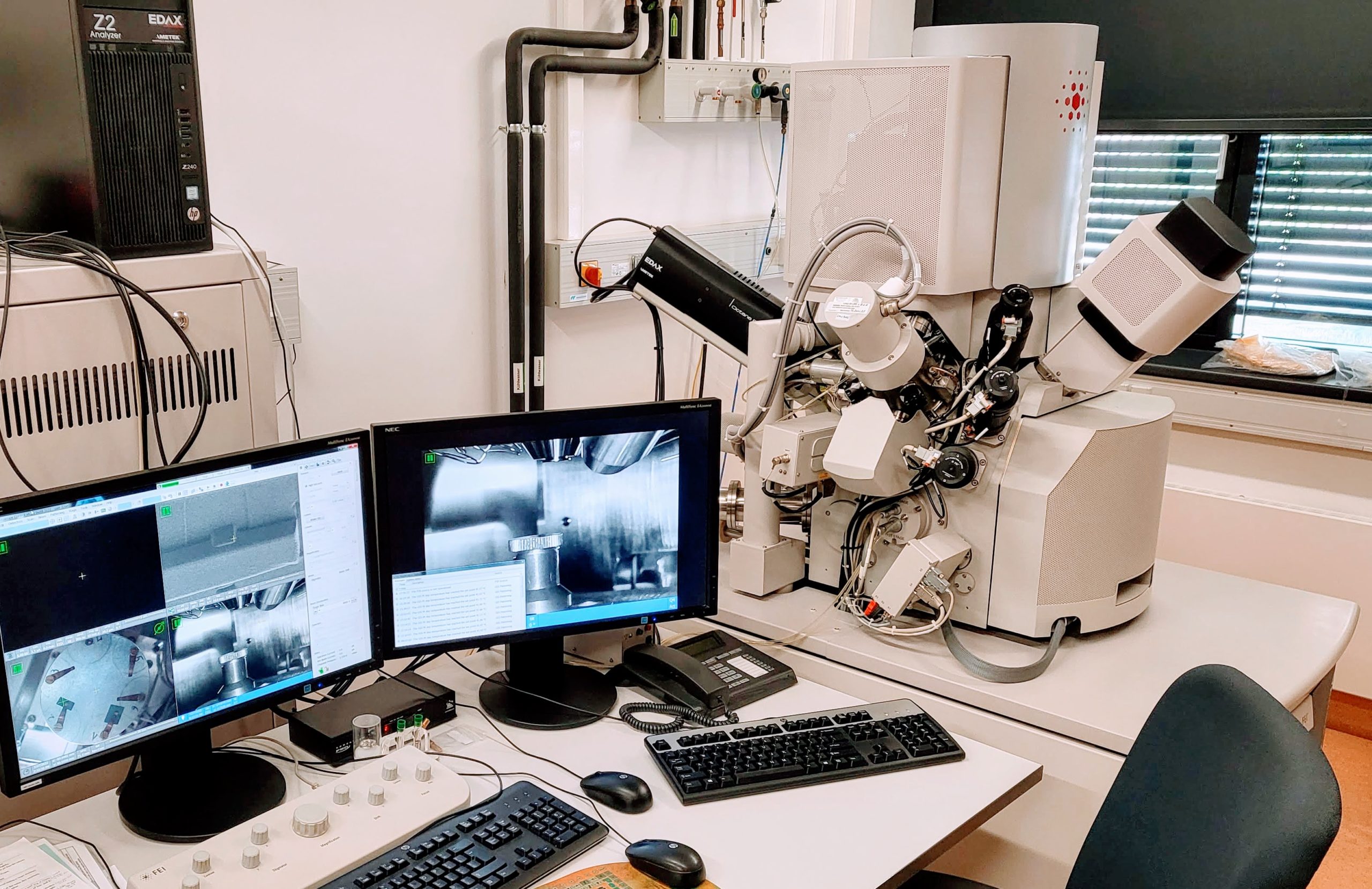 Rasterelektronenmikroskop mit Focused-Ion-Beam